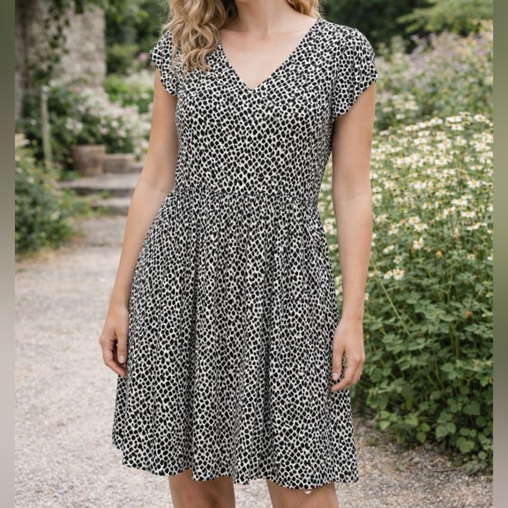 Garnet Hill Dress V Neck‎ Ruffle Sleeve Black White Size 8 Pockets Stretch